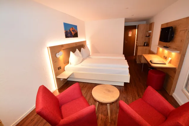 غرفة بسرير مزدوج بشرفة، Chalet Swiss Hotel 8/8
