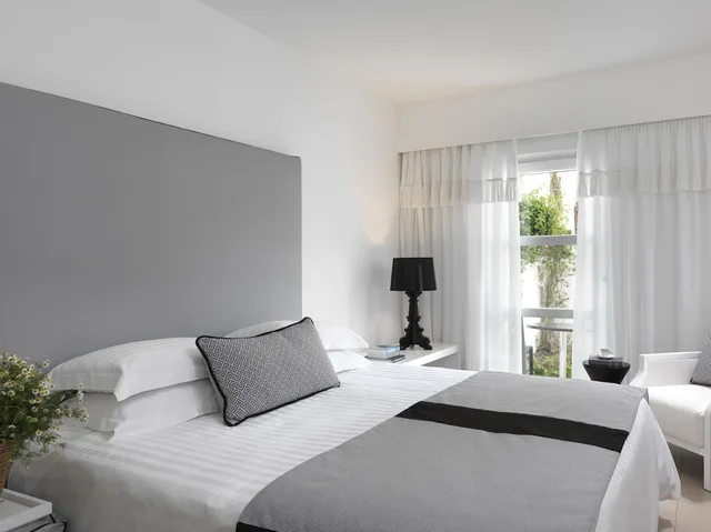 غرفة كلاسيكية بسريرين منفصلين بإطلالة على الفناء بغرفة نوم واحدة، Aressana Spa Hotel and Suites 2/10