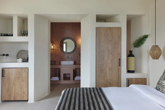Deluxe, Suite, King Bed, Sea View, Jetted Tub, Aeon Suites - Adults Only By Mr and Mrs White 3/5