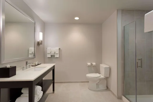 جناح بسريرين كوين بغرفتين لذوي الإعاقة، Embassy Suites by Hilton Kansas City Olathe 2/2