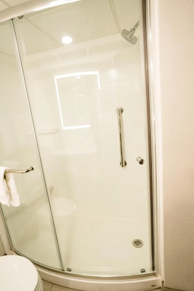 جناح بسرير كينج مع أريكة، Holiday Inn Express Hotel and Suites Knoxville-North-I-75 Exit 112 7/10