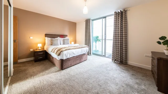 2 Bedrooms, Apartment, 2 Double Beds, The Spires Serviced Apartments Birmingham 1/6