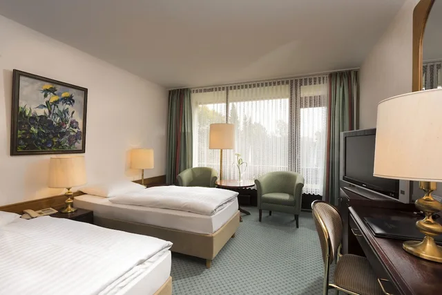 غرفة كلاسيكية عائلية بثلاثة أسرّة، Maritim Hotel Bad Salzuflen 1/8
