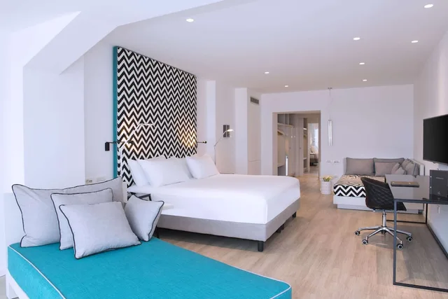غرفة تنفيذية رباعية بسرير كينج بإطلالة على البحر مع أريكة، Hilton Sorrento Palace 2/5