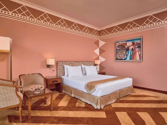 غرفة كلاسيكية بسرير كينج بإطلالة على النهر، Movenpick Aswan 2/8
