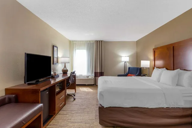 غرفة بسرير كينج لذوي الإعاقة، Comfort Inn University Durham Chapel Hill Formerly Comfort Inn University 2/6