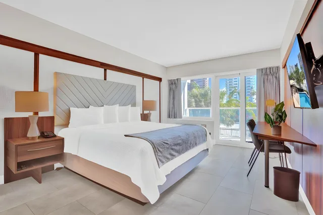 غرفة سوبيريور بسرير كينج، The Garden Hotel and Resort 1/2