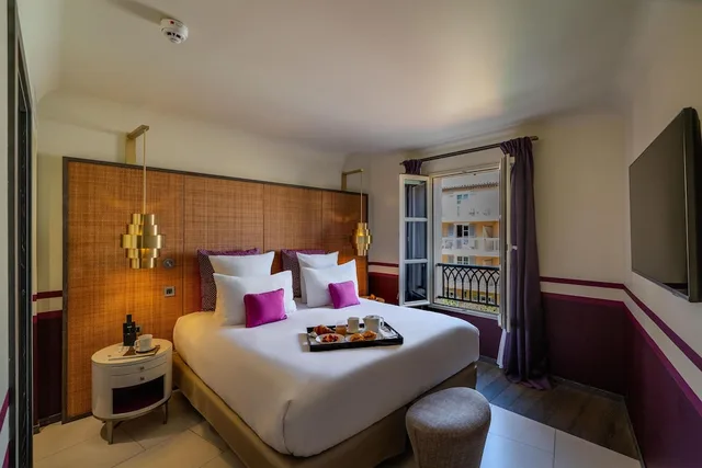 Village, Suite, King Bed, Paris Saint Tropez 2/10
