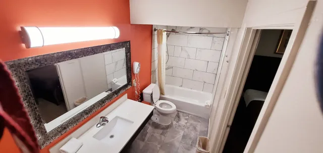 غرفة قياسية بسرير كينج للمدخنين، Executive Inn 4/4