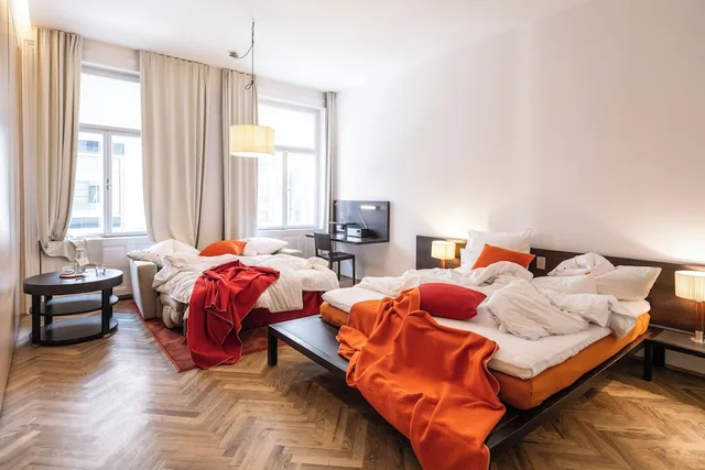 Queen Bed, Sofa, Xl، Hollmann Beletage Design and Boutique 6/10