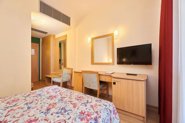 Economy, French Bed, Balcony, Park Side، Hotel Aurora Plava Laguna 4/6