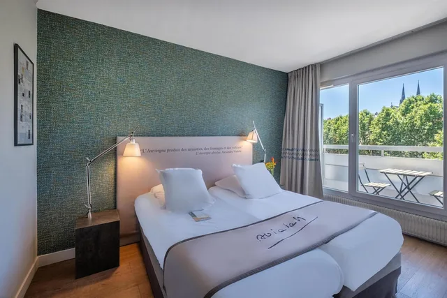 غرفة سوبيريور بسرير كوين بشرفة، Hotel Litteraire Alexandre Vialatte, BW Signature Collection 1/10