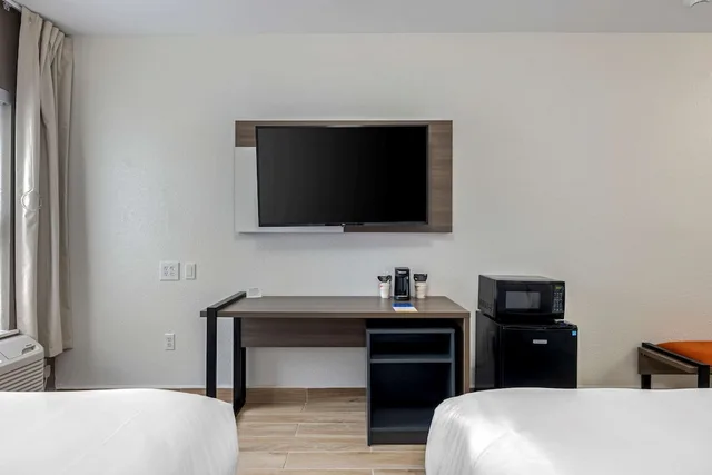 Standard, 2 Queen Beds, Comfort Inn South Padre Island Central 2/6