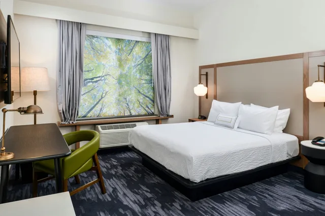 غرفة بسرير كينج، Fairfield Inn And Suites By Marriott Staunton 1/2