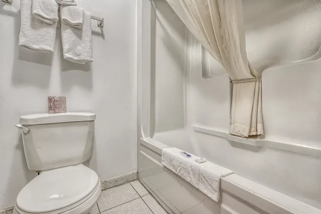 غرفة قياسية بسريرين كوين، Motel6 Windsor ON 5/8