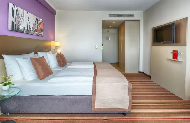 Superior, Twin Beds, Leonardo Hotel Koln 8/10