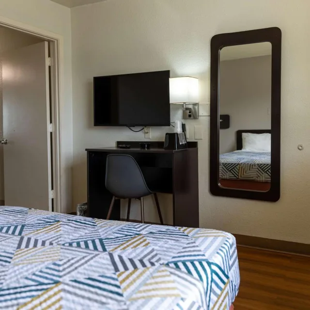 1 Queen Bed - ADA/Ri Shower/Smoking، Motel6 Lufkin, TX 4/10