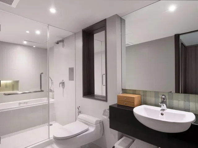 استوديو كومفورت بسرير كينج مع أريكة، Novotel Living Bangkok Sukhumvit Legacy 1/1