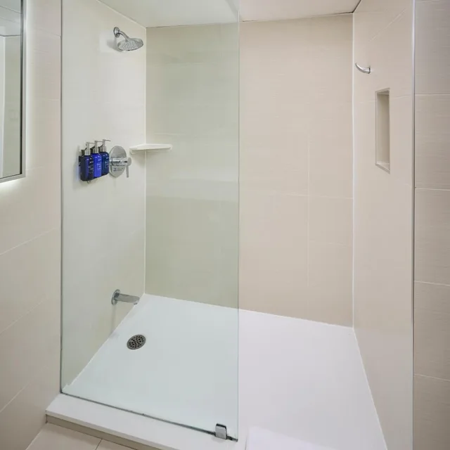 غرفة بسرير كينج وسريرين كوين، Radisson Blu Toronto Downtown 8/8