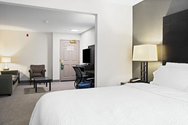 غرفة بريميوم، Holiday Inn Hotel And Suites Milwaukee Airport 1/6