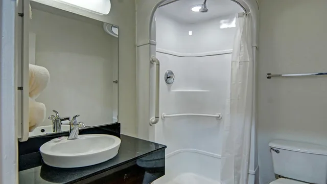 غرفة قياسية بسرير كينج للمدخنين، Motel6 Longview, TX 2/3