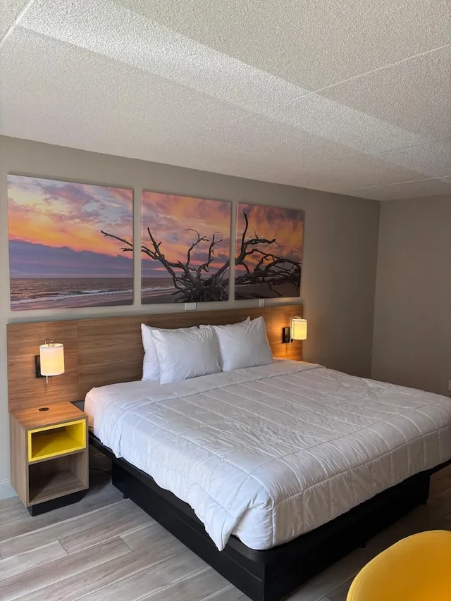 غرفة بسرير كينج، Days Hotel by Wyndham Williamsburg I-64 4/10