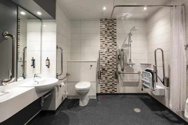 Superior, King Bed, Accessible, Premier Inn Edinburgh City Centre (Princess Street) 2/2