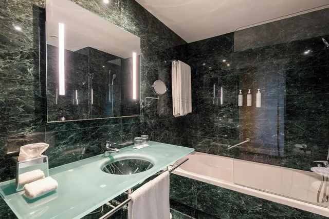 جناح جونيور بسرير كينج مع أريكة، Leonardo Royal Hotel Barcelona Forum 6/7