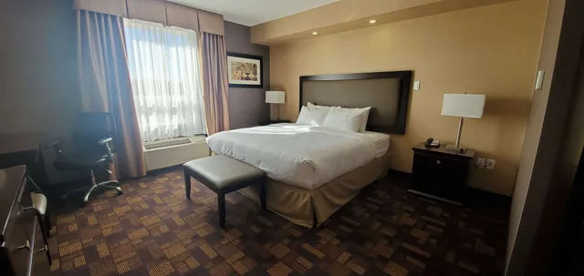 غرفة قياسية بسرير كينج لذوي الإعاقة، Best Western Plus Fox Creek 5/7