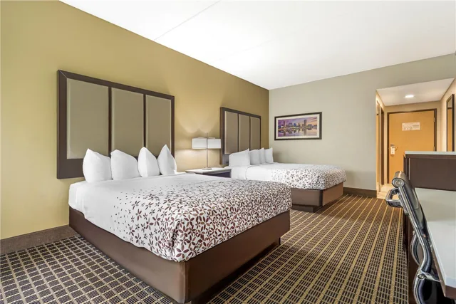 غرفة بسريرين كوين، Wingate by Wyndham North East 2/4