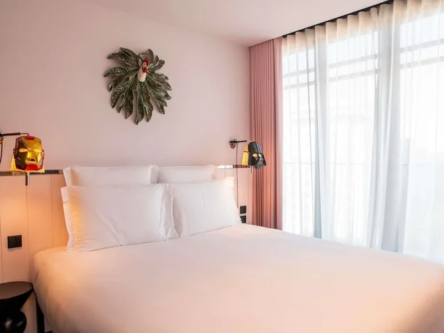 Large Mama, King Bed, Avenue View, Balcony, Mama Shelter Lisboa 1/5