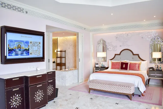 Palace, Suite, King Bed، The Leela Palace Jaipur 5/7