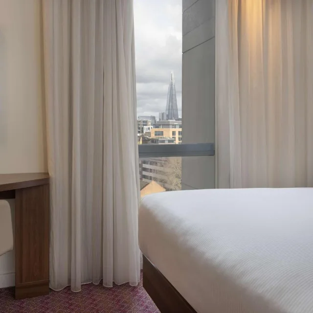 غرفة بسرير فردي بإطلالة على المدينة، Hampton by Hilton London Waterloo Hotel 3/6