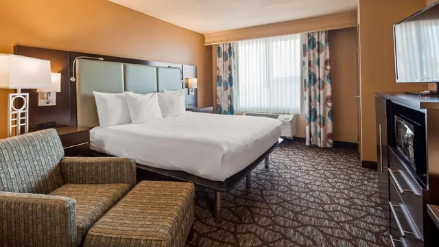 غرفة بمطبخ صغير، Best Western Plus Oceanside Palms 5/7