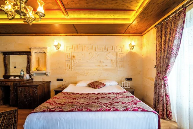 جناح جونيور بسرير كوين بشرفة، Empire Cave Hotel 1/5