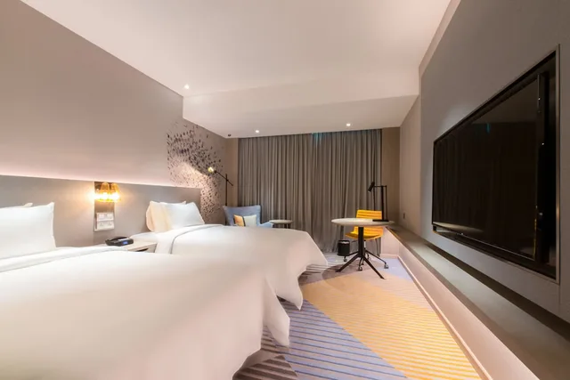 غرفة قياسية بسريرين منفصلين بإطلالة على المدينة، Holiday Inn Johor Bahru City Centre 3/7