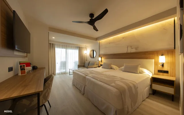 غرفة بسرير مزدوج بإطلالة على البحر، Riu Palace Nautilus - Adults Only 2/7