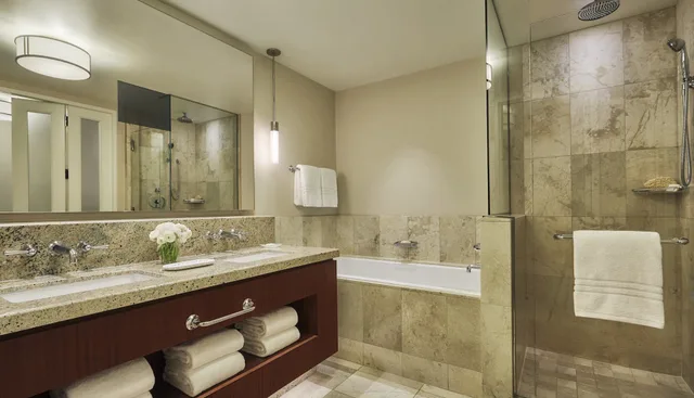 1 Bedroom, Suite, King Bed, Arch View, Accessible، Four Seasons Hotel St. Louis 2/2