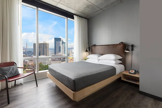 Room, Queen Bed, City View, Central Strip Strip View, Accessible، Moxy Boston Downtown 3/10