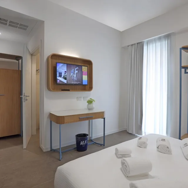 غرفة قياسية بسرير مزدوج في الطابق الأرضي، M F Hotel 6/10