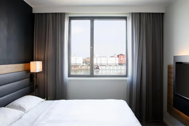 Moxy Sleeper, Guest Room, King Bed, Queen Bed، Moxy Ludwigshafen 3/8