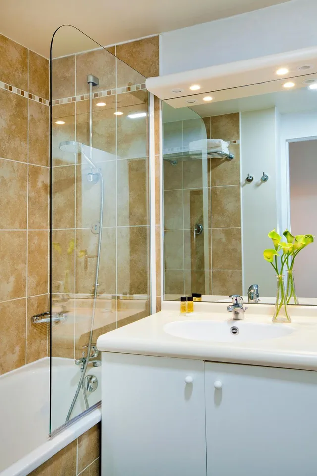 شقة بسرير كوين بغرفة نوم واحدة مع أريكة، Residhome Bures La Guyonnerie 4/6
