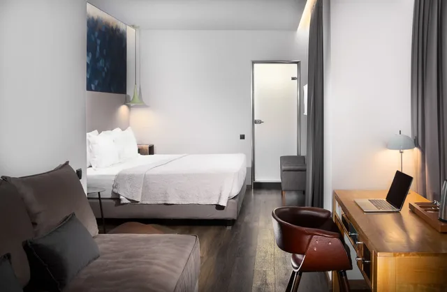 جناح جونيور بسرير كوين بشرفة، 360 Degrees Pop Art Hotel 2/8