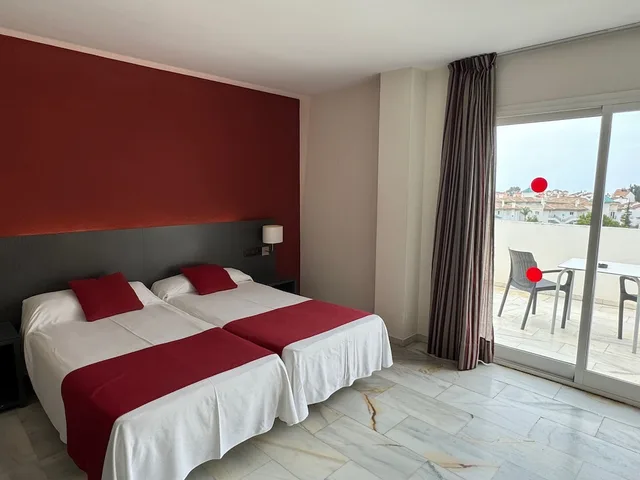 غرفة قياسية بسرير مزدوج أو سريرين منفصلين بشرفة، Hotel Nerja Club And Spa 2/4