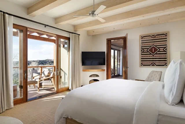 غرفة متصلة ديلوكس بسرير كينج وسريرين مزدوجين بغرفتي نوم، Four Seasons Resort Rancho Encantado Santa Fe 5/8