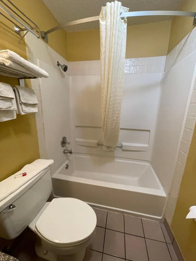غرفة بسريرين كوين للمدخنين، Super 8 By Wyndham Van Buren/Ft. Smith Area 2/2