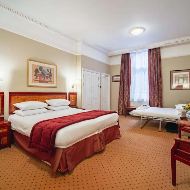 Room, Triple, Sofa, Grange Clarendon Hotel 3/10