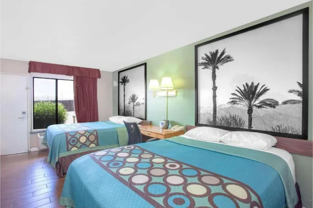 غرفة بسريرين كوين، Townhouse Barstow On Historic Route 66 CA I 15 1/7