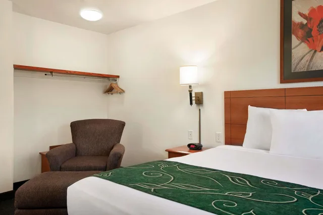 غرفة بسرير كينج لذوي الإعاقة، Travelodge By Wyndham Low Moor Near Covington 1/4