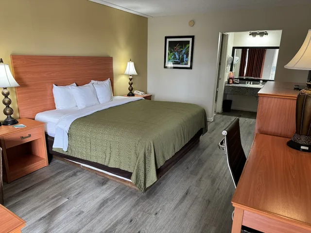 غرفة قياسية بسرير كينج، Quality Inn near Manatee Springs State Park 2/5